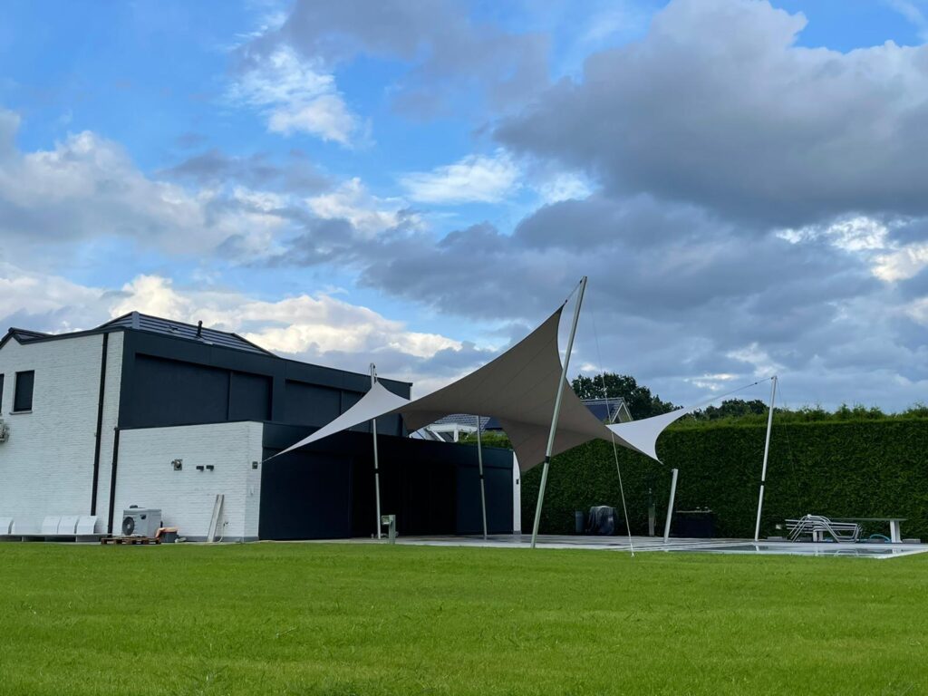 spanzeil-op-maat-verwijderbaar-stormvast-vergunningsvrij-manta-roofs - Manta Roofs verwijderbaar_spanzeil_op_maat