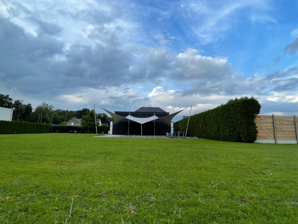 spanzeil-op-maat-verwijderbaar-stormvast-vergunningsvrij-manta-roofs - Manta Roofs maatwerk_spanzeil_vergunningsvrij