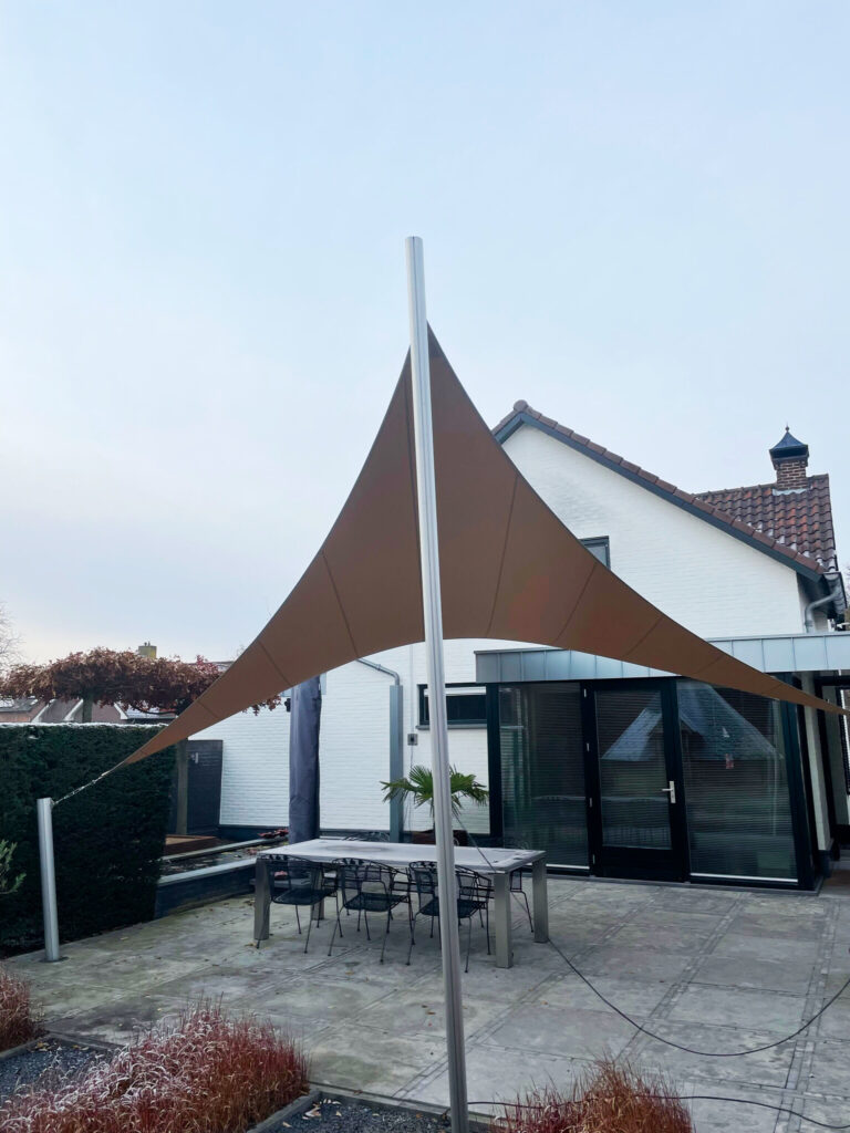 design_overkappig_van_textiel_Verwijderbaar_stormvast_vergunningsvrij_manta_roofs - Manta Roofs design-overkapping-aan-huis-stormvast