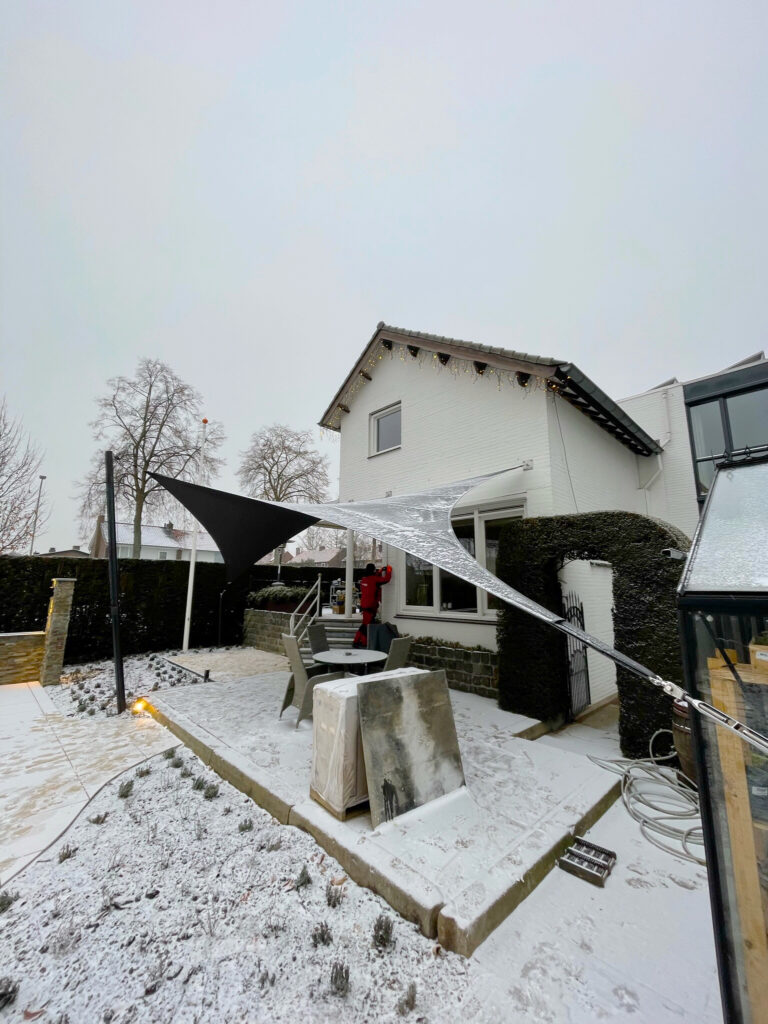 Lichtdoorlatend-stormvast-verwijderbaar-vergunningsvrije-overkapping - Manta Roofs Lichtdoorlatend_stormvast_vergunningsvrij_overkapping_maatwerk