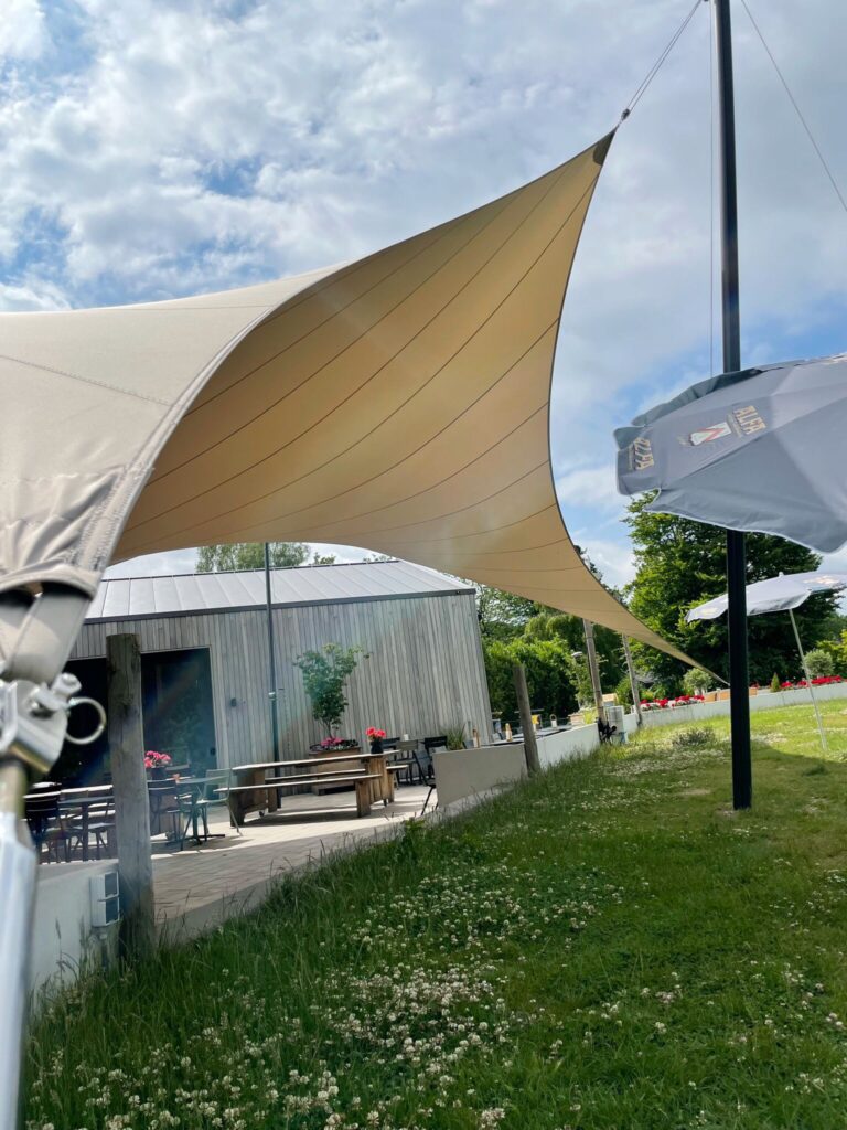 Lichtgewicht-overkapping-van-zeil-demontabel-op-maat - Manta Roofs Lichtgewicht-overkapping-van-zeil-demontabel-op-maat