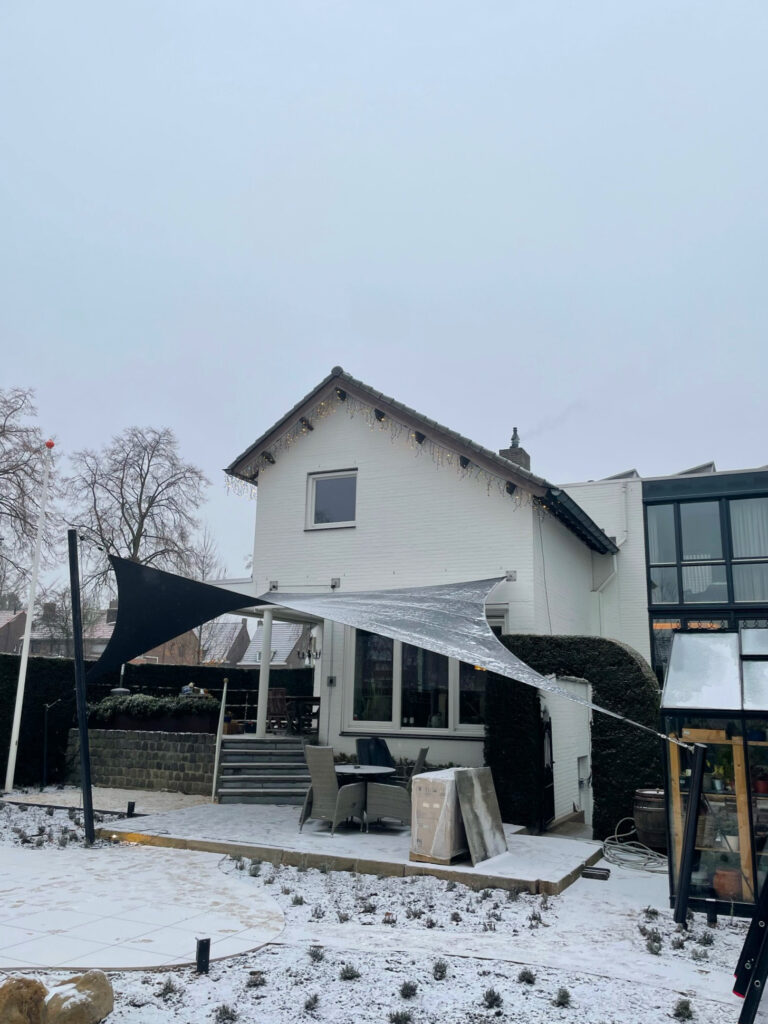 Stormvaste-overkapping-vergunningsvrij-geleen - Manta Roofs Stormvaste_overkapping_verwijderbaar_lichtdoorlatend_design