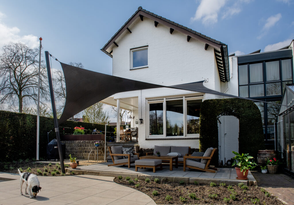 Tentdoek-overkapping-stormvast-verwijderbaar-sfeervol-overkappen-in-de-tuin-manta-roofs - Manta Roofs Tentdoek-overkapping-op-maat-textiel-zeildoek-doek