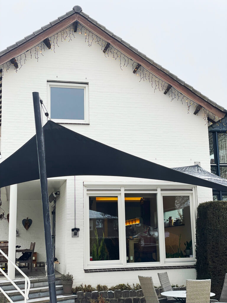 Vergunningsvrije-overkapping-geleen-manta-roofs - Manta Roofs Vergunningsvrije_overkapping_op_maat