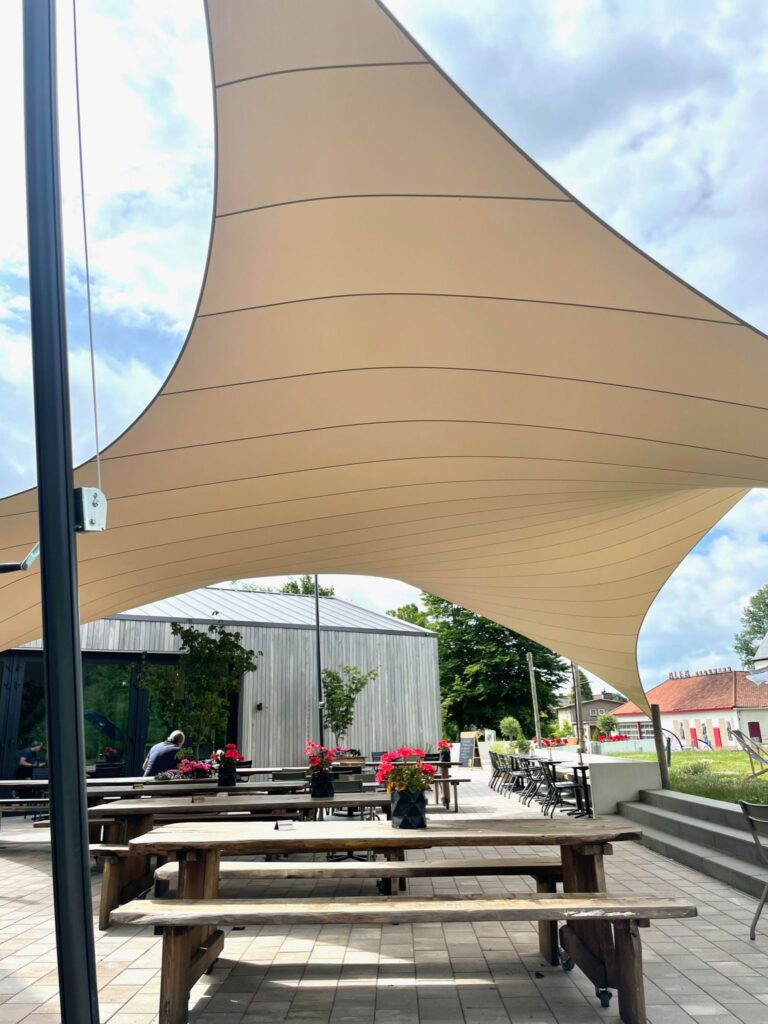 Zeildoek-overkapping-stormvast-verwijderbaar-vergunningsvrij-manta-roofs - Manta Roofs Zeildoek-overkapping-stormvast-verwijderbaar-vergunningsvrij-manta-roofs