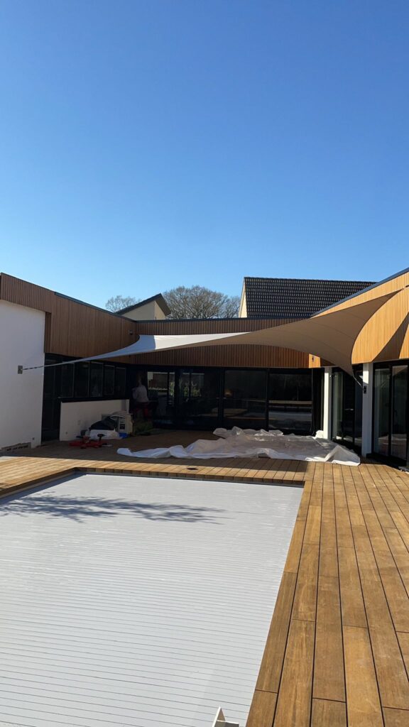 Luxe-overkapping-van-textiel-strak-gespannen-zeildoek - Manta Roofs Luxe-overkapping-van-textiel-strak-gespannen-zeildoek