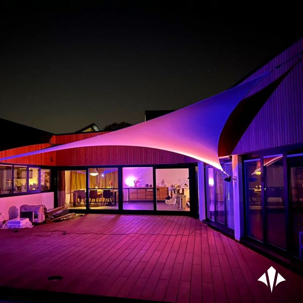 Terrasoverkapping-zeildoek-op-maat-stormvast-verwijderbaar-design - Manta Roofs Terrasoverkapping-zeildoek-op-maat-stormvast-verwijderbaar-design