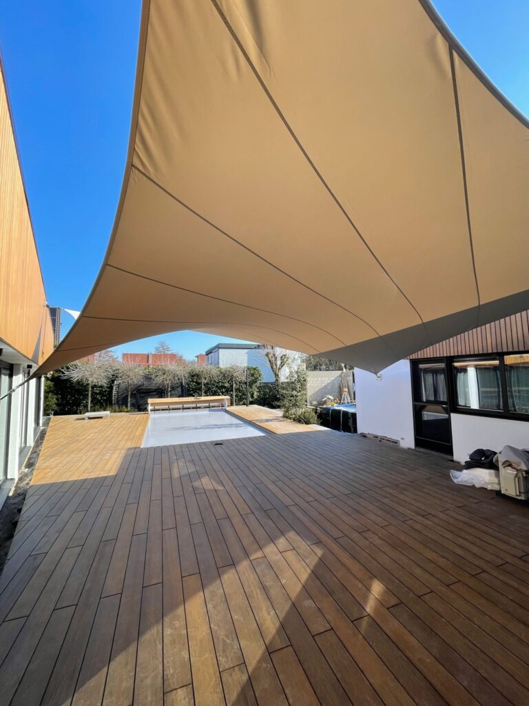 Tuinoverkapping-doek-maatwerk-stormvast-zeildoek - Manta Roofs Tuinoverkapping-doek-maatwerk-stormvast-zeildoek