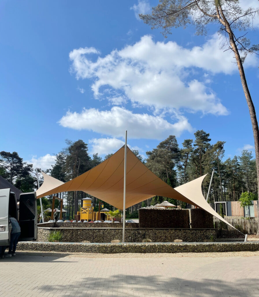 Grote-overkapping-doek-verwijderbaar-textiel-stormvast-manta-roofs - Manta Roofs Grote-overkapping-doek-verwijderbaar-textiel-stormvast-manta-roofs