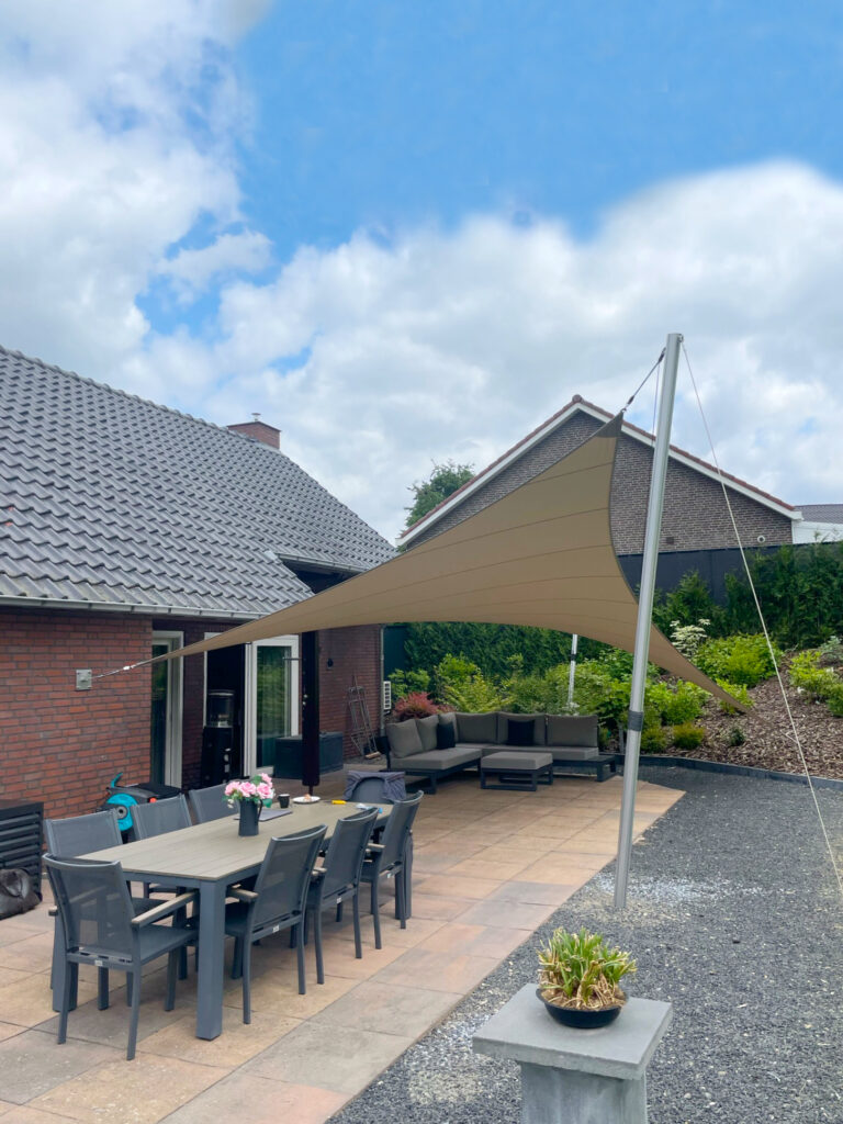 Verwijderbaar-schaduwdoek-op-maat-waterdicht-verkoelend-design - Manta Roofs Verwijderbaar-schaduwdoek-op-maat-waterdicht-verkoelend-design