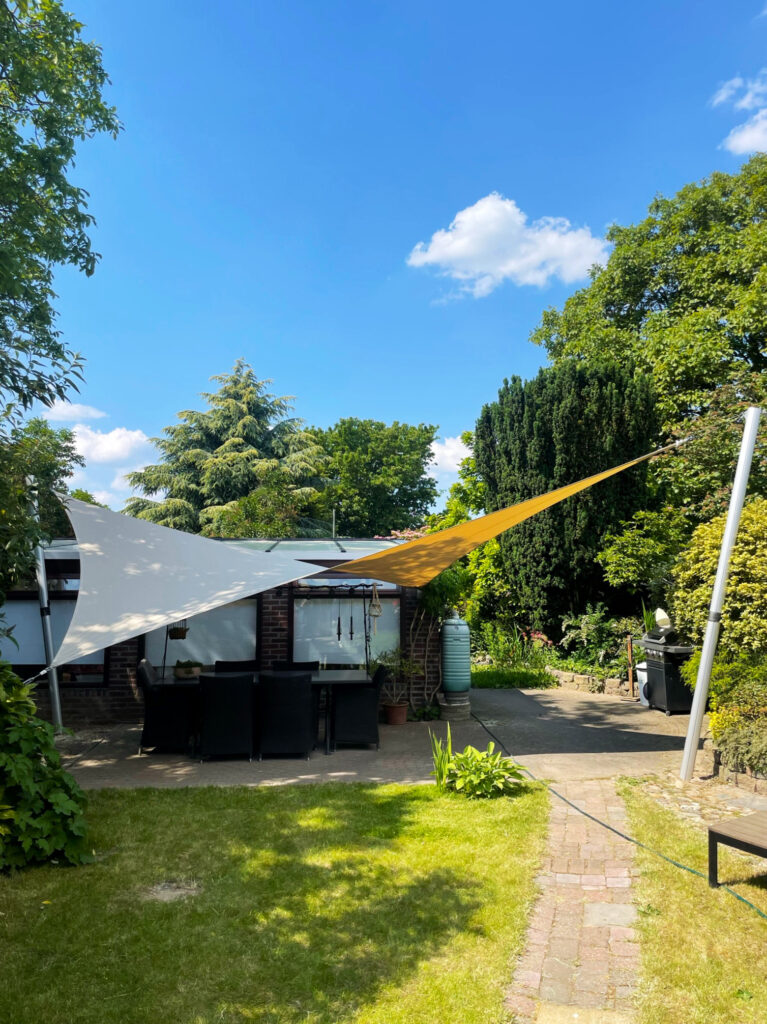 Zonwerende-overkapping-schaduw-op-maat-verwijderbaar-stormvast-textiel - Manta Roofs Zonwerende-overkapping-schaduw-op-maat-verwijderbaar-stormvast-textiel