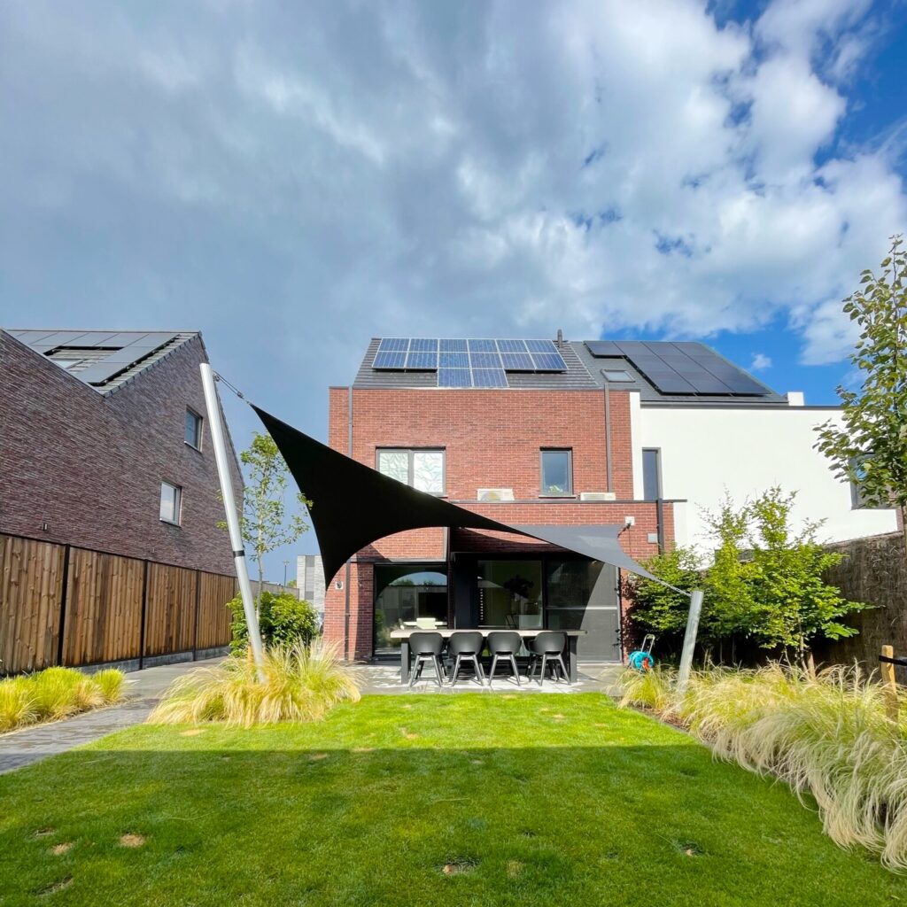 Luxe-overkapping-waterdicht-maatwerk-stomvast-gezellig-in-de-tuin - Manta Roofs Luxe-overkapping-waterdicht-maatwerk-stomvast-gezellig-in-de-tuin