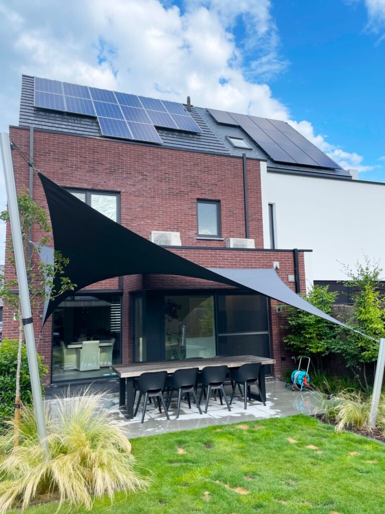 Stormvast-doek-waterdicht-terrasoverkapping-op-maat - Manta Roofs Stormvast-doek-waterdicht-terrasoverkapping-op-maat