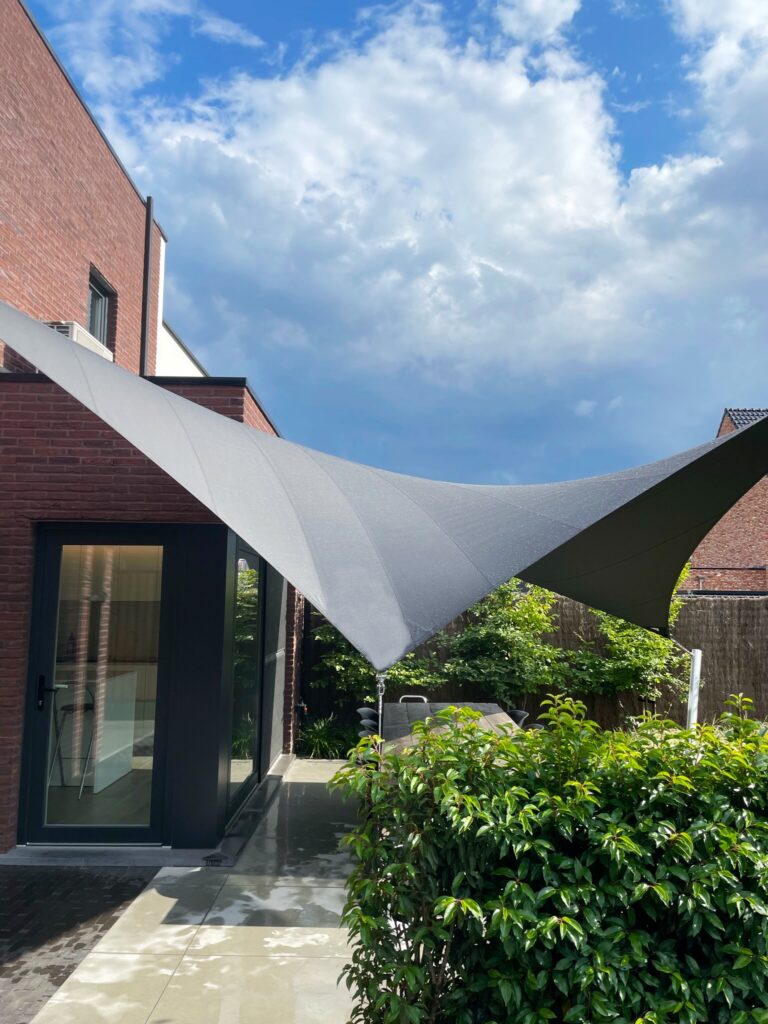 Waterdicht-doek-op-maat-over-het-terras - Manta Roofs Waterdicht-doek-op-maat-over-het-terras