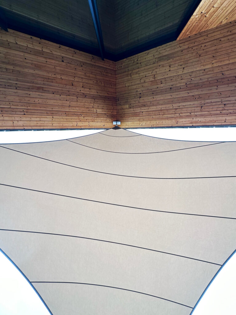 zonwering-bij-loftwoning-lofthome-waterdicht-stormvast - Manta Roofs