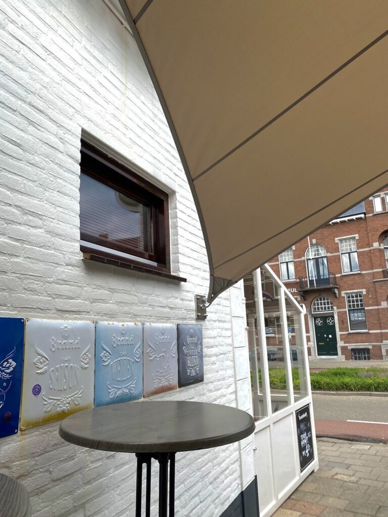Cafe-tramhalt-weert-overkapping-van-zeildoek-restaurant - Manta Roofs Cafe-tramhalt-weert-overkapping-van-zeildoek-restaurant