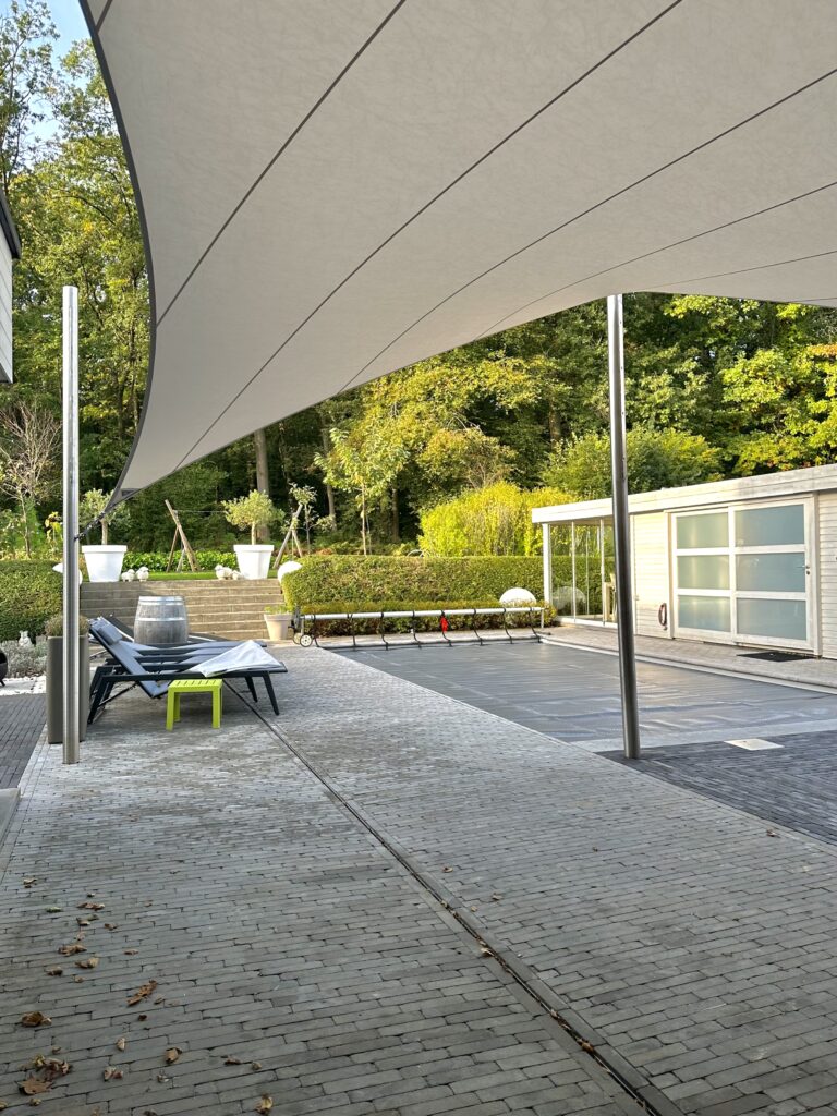 Is-een-waterdicht-schaduwdoek-vergunningsvrij - Manta Roofs Is-een-waterdicht-schaduwdoek-vergunningsvrij