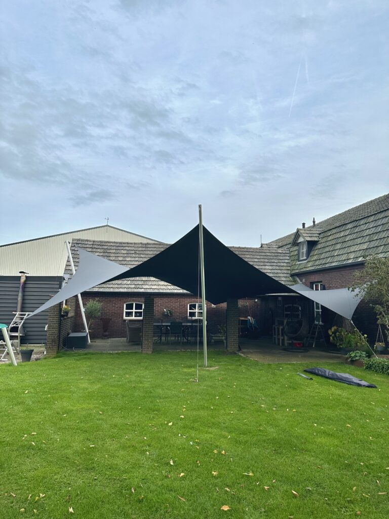 Overkapping-van-schaduwdoek-stormvast-verwijderbaar - Manta Roofs Overkapping-van-schaduwdoek-stormvast-verwijderbaar