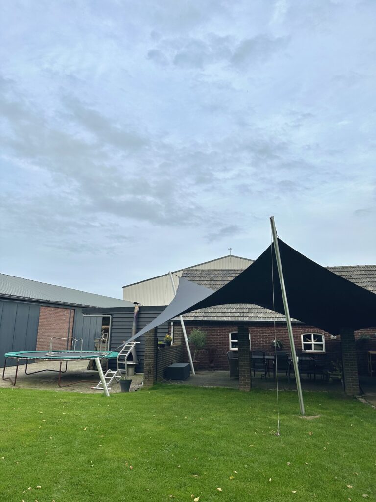 Schaduwdoek-als-overkapping-strak-gespannen - Manta Roofs Schaduwdoek-als-overkapping-strak-gespannen