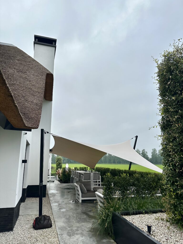 Schaduwdoek-op-maat-aan-huis - Manta Roofs Schaduwdoek-op-maat-aan-huis