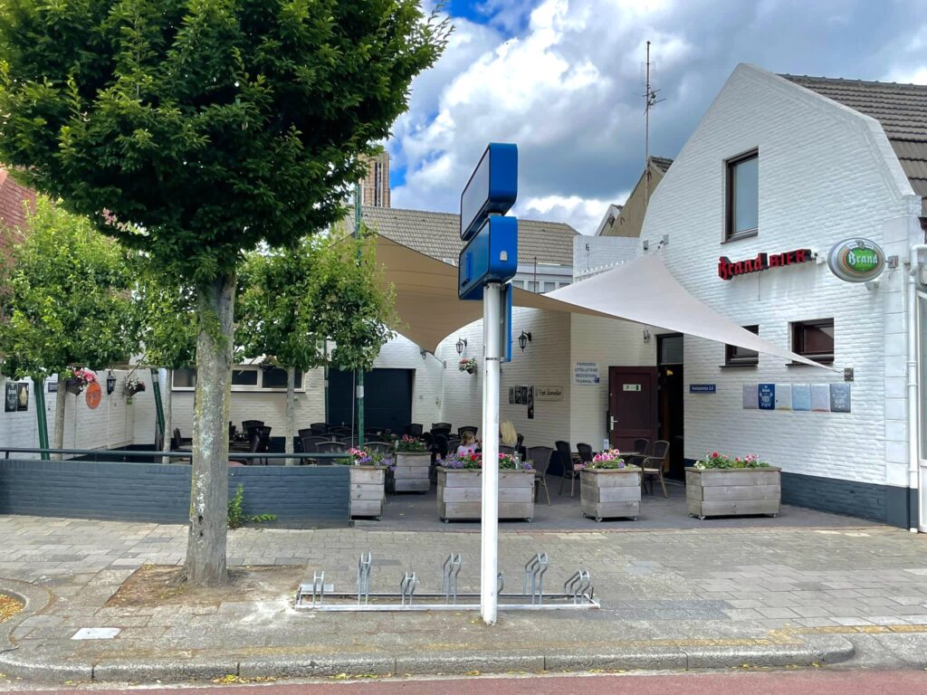 Tramhalt-weert-cafe-overkapping-terras - Manta Roofs Tramhalt-weert-cafe-overkapping-terras