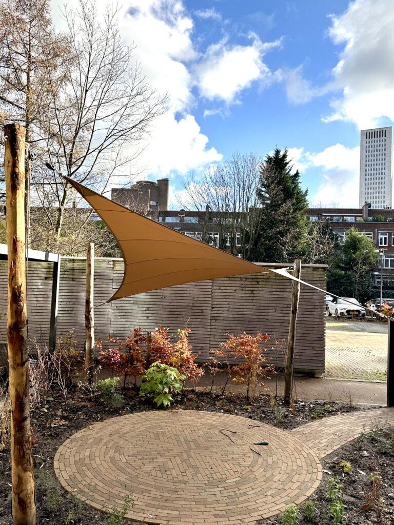 Zonnedoek-laten-plaatsen-zuid-holland-op-maat - Manta Roofs Zonnedoek-laten-plaatsen-zuid-holland-op-maat