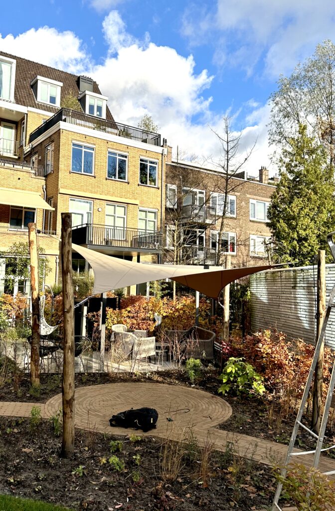 zonnedoek-laten-plaatsen-in-Rotterdam - Manta Roofs zonnedoek-laten-plaatsen-in-Rotterdam