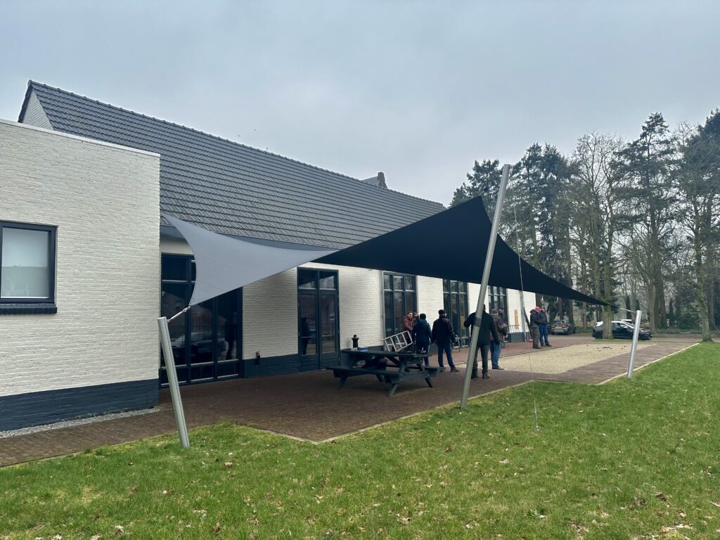 Dorpshuis-overkapping-stormvast-verwijderbaar - Manta Roofs Dorpshuis-overkapping-stormvast-verwijderbaar