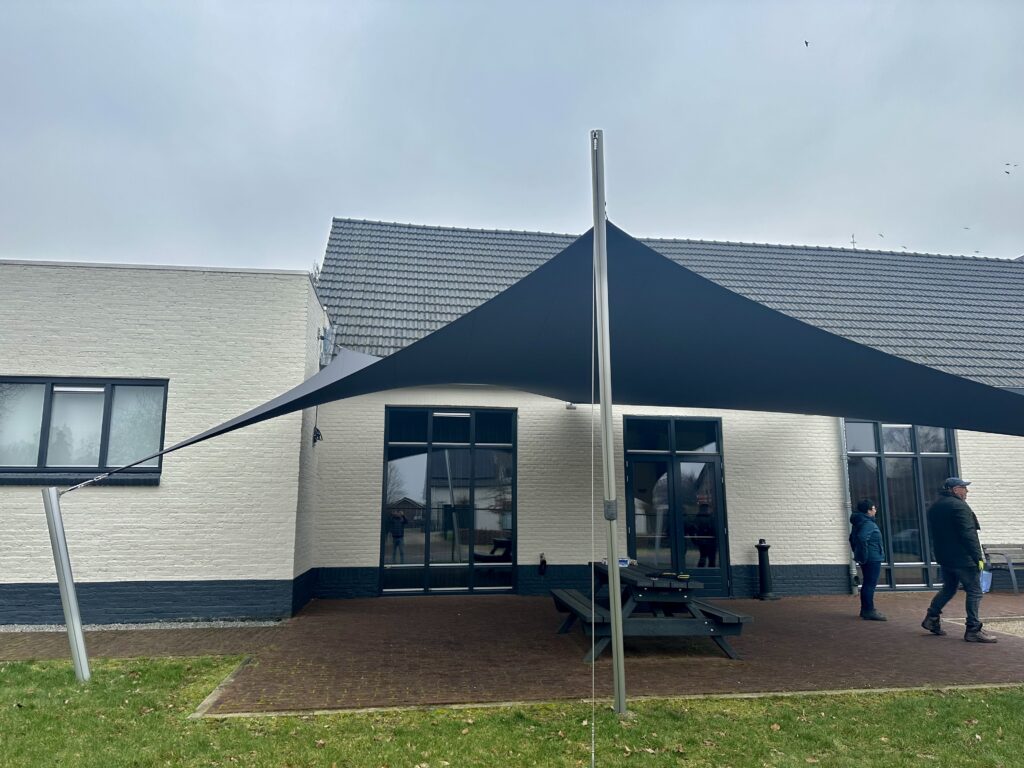 Dorpshuis-overkapping-waterdicht-verwijderbaar - Manta Roofs Dorpshuis-overkapping-waterdicht-verwijderbaar