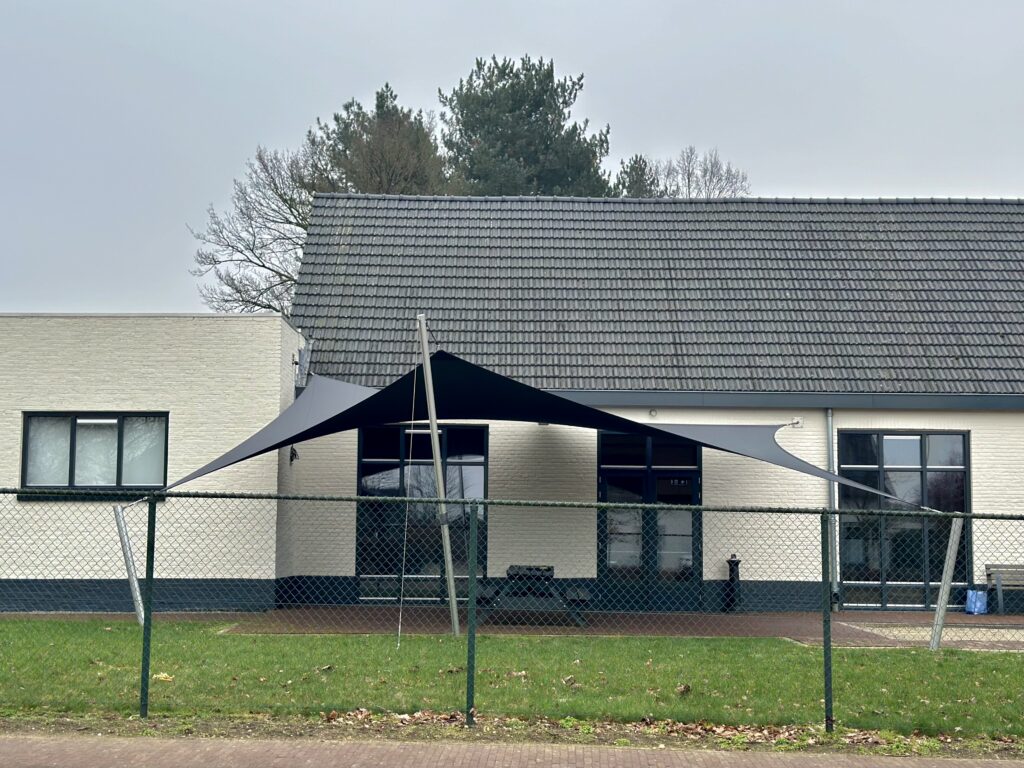 Grote-terrasoverkapping-laten-plaatsen - Manta Roofs Grote-terrasoverkapping-laten-plaatsen