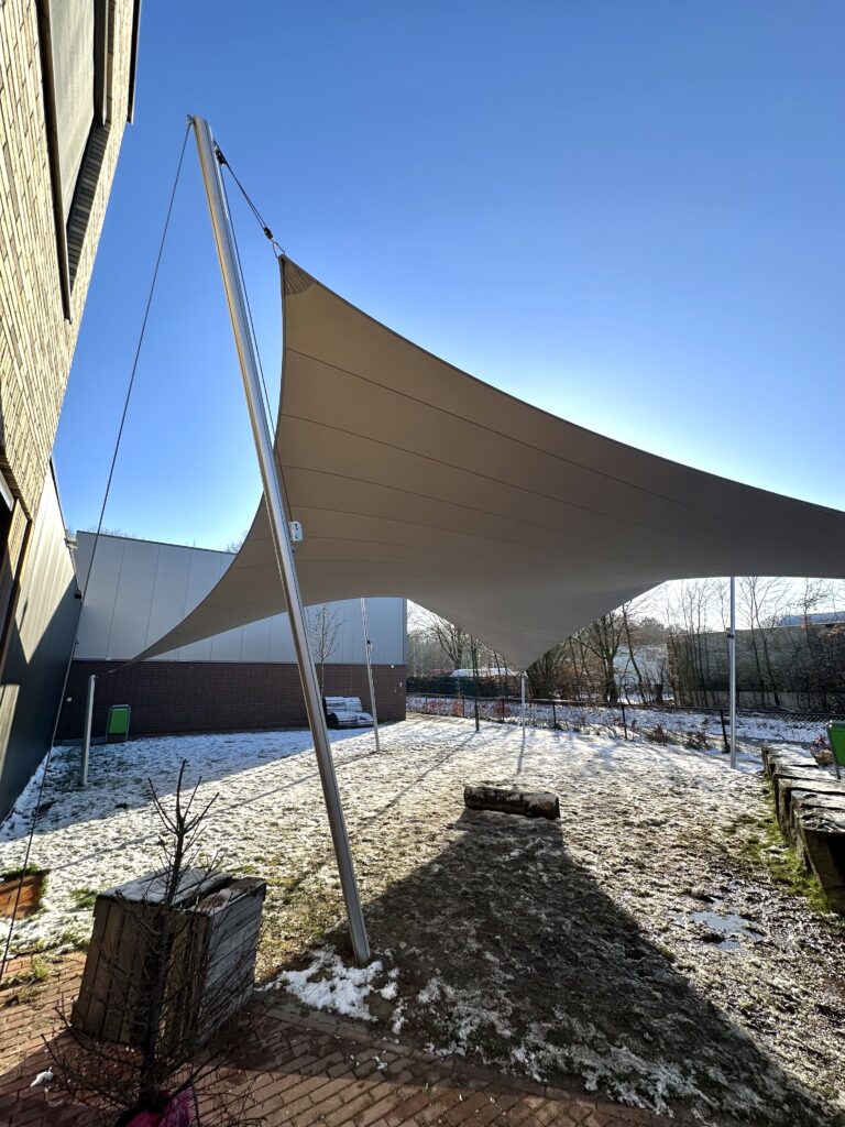 Zonwering-bij-school-laten-plaatsen-Eindhoven - Manta Roofs Zonwering-bij-school-laten-plaatsen-Eindhoven