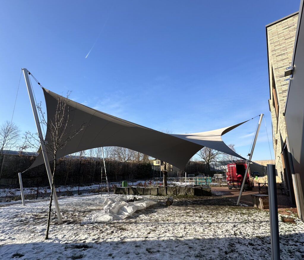 Zonwering-waterdicht-stormvast-verwijderbaar-vergunningsvrij-laten-plaatsen - Manta Roofs Zonwering-waterdicht-stormvast-verwijderbaar-vergunningsvrij-laten-plaatsen