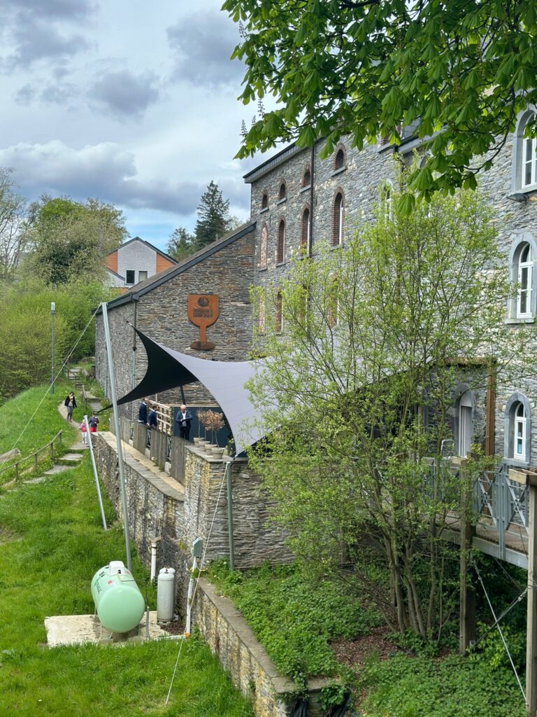 Restaurant-overkappen-met-zeildoek - Manta Roofs Restaurant-overkappen-met-zeildoek