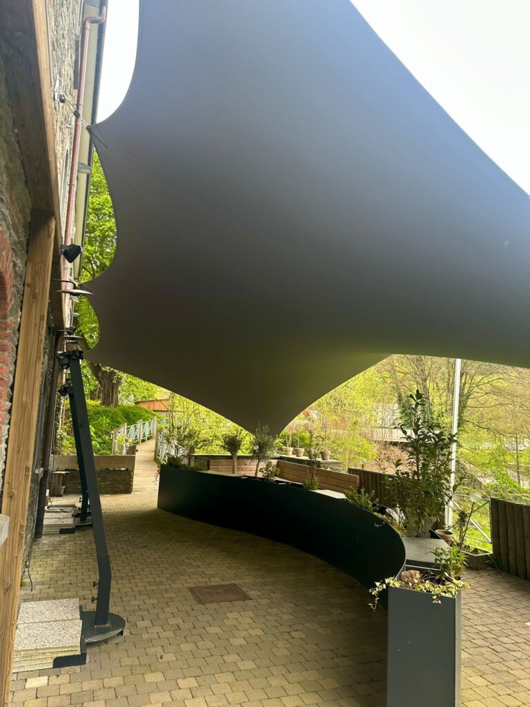 Terras-van-restaurant-overkappen - Manta Roofs Terras-van-restaurant-overkappen